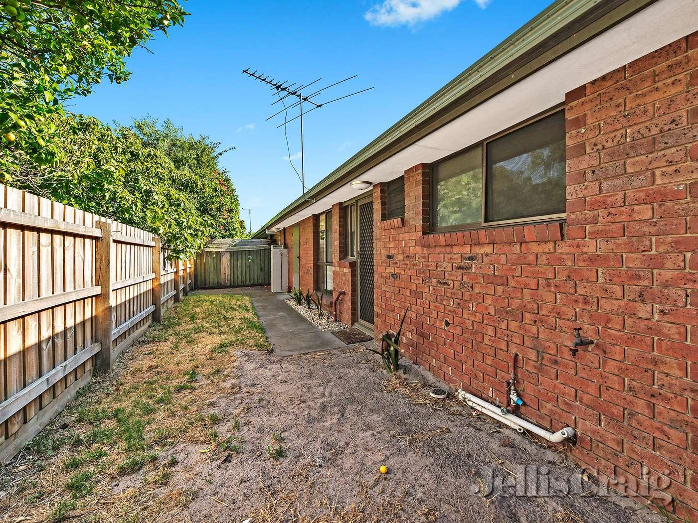 2/102 Centre Dandenong Road, Cheltenham image 5