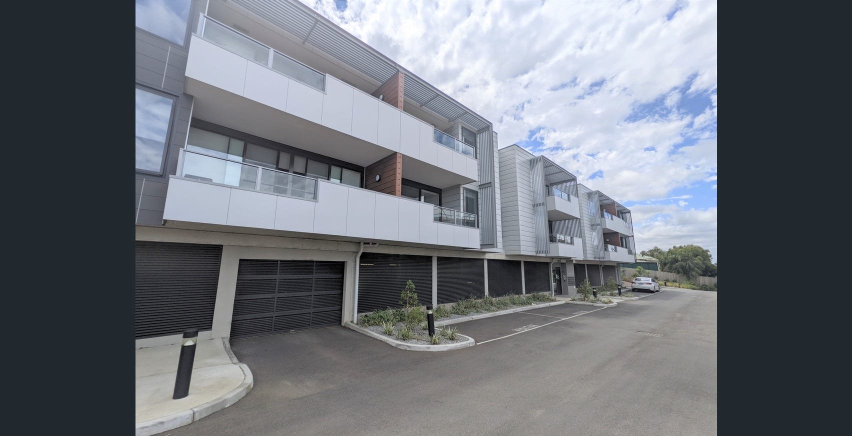 2/102 Colac Road, Highton image 1