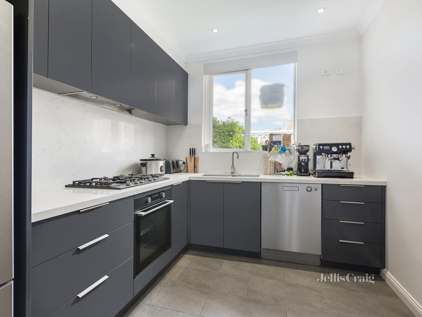 2/1021 Toorak Road, Camberwell image 1