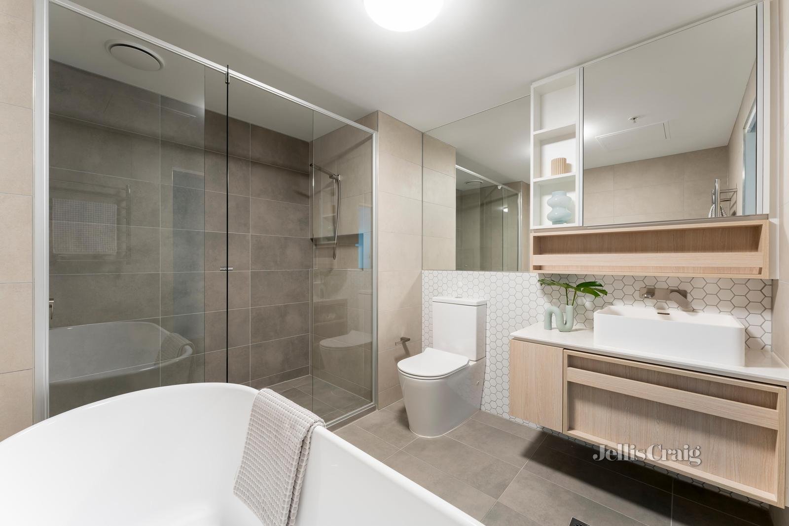 2102/40 Hall Street, Moonee Ponds image 8