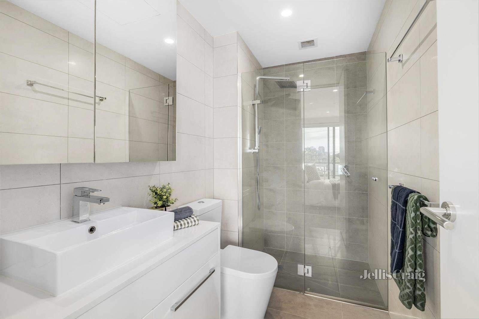 210/29 Loranne Street, Bentleigh image 7