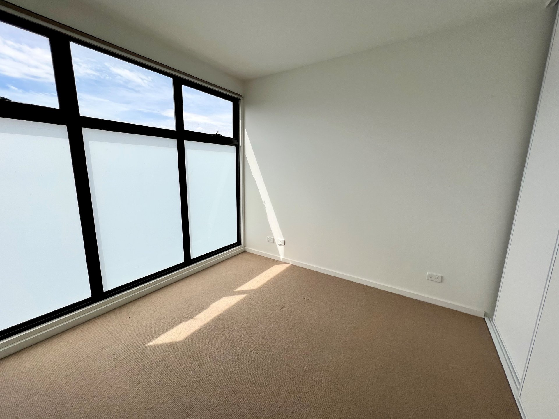 210/296 Middleborough Road, Blackburn image 4