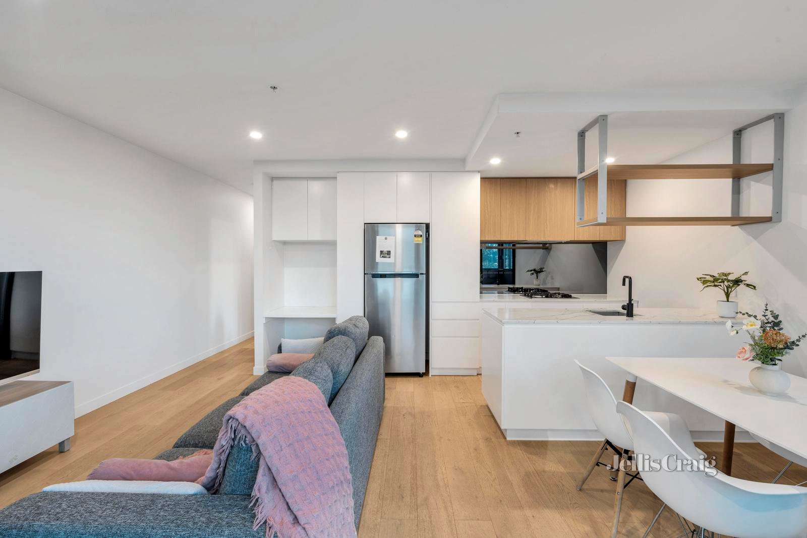 210/3 Olive York Way, Brunswick West image 4