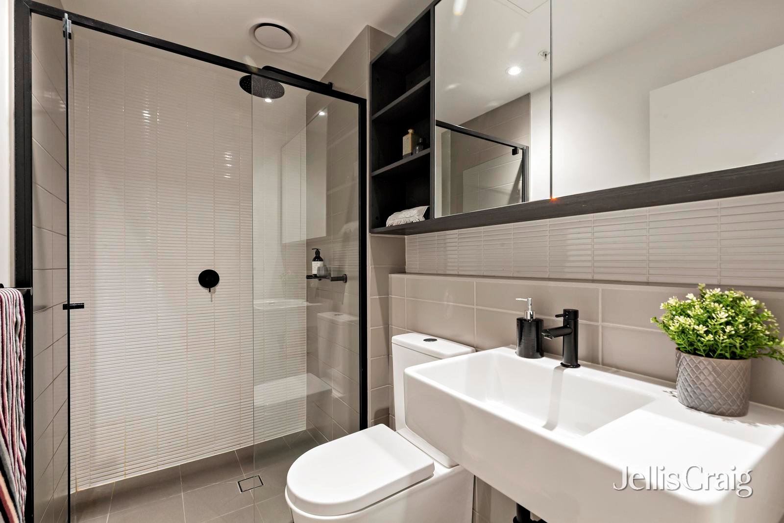 2103/5 Joseph Road, Footscray image 5