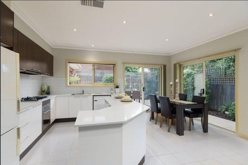 2/1038 Doncaster Road, Doncaster East image 2