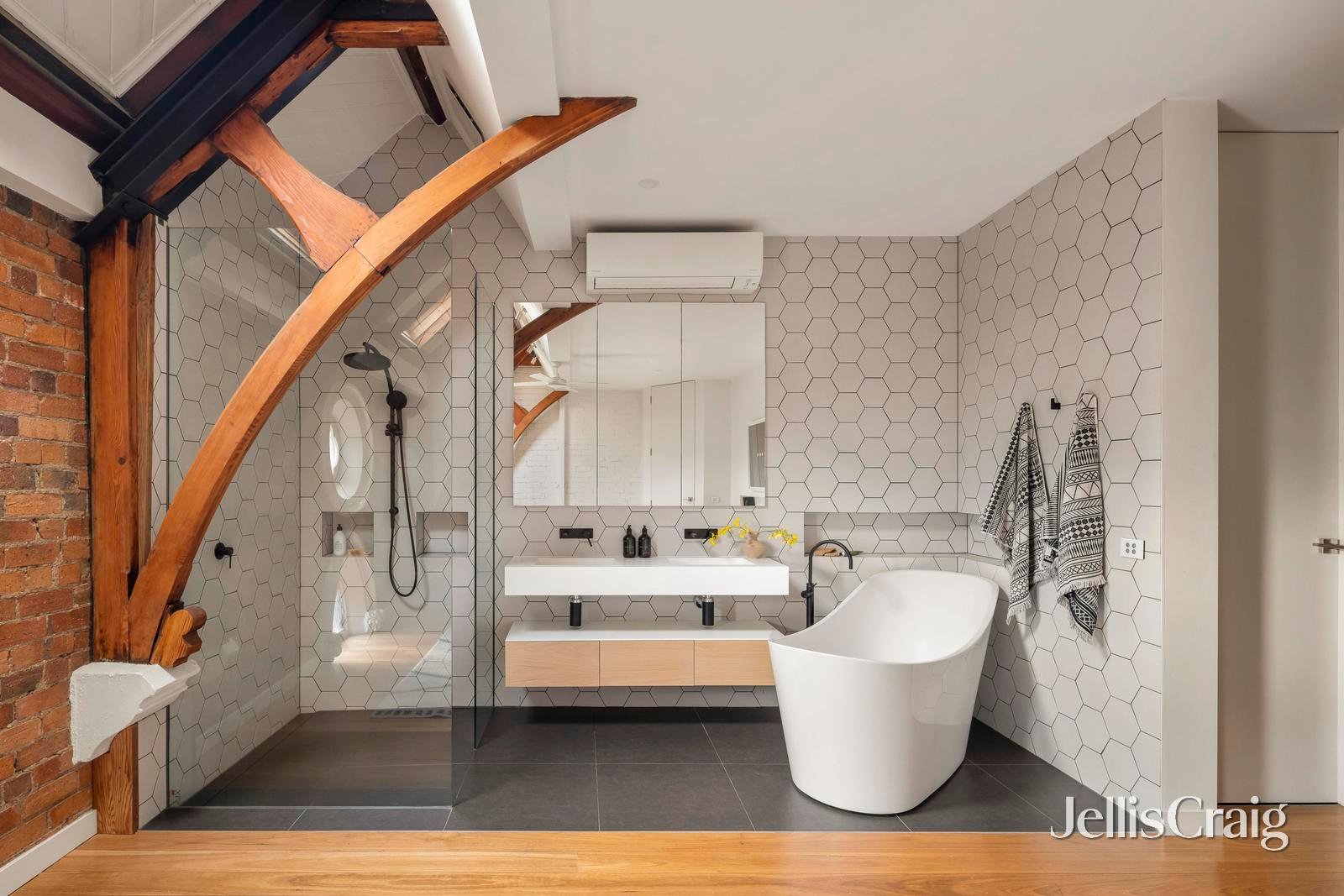 2/103a Blyth Street, Brunswick image 9