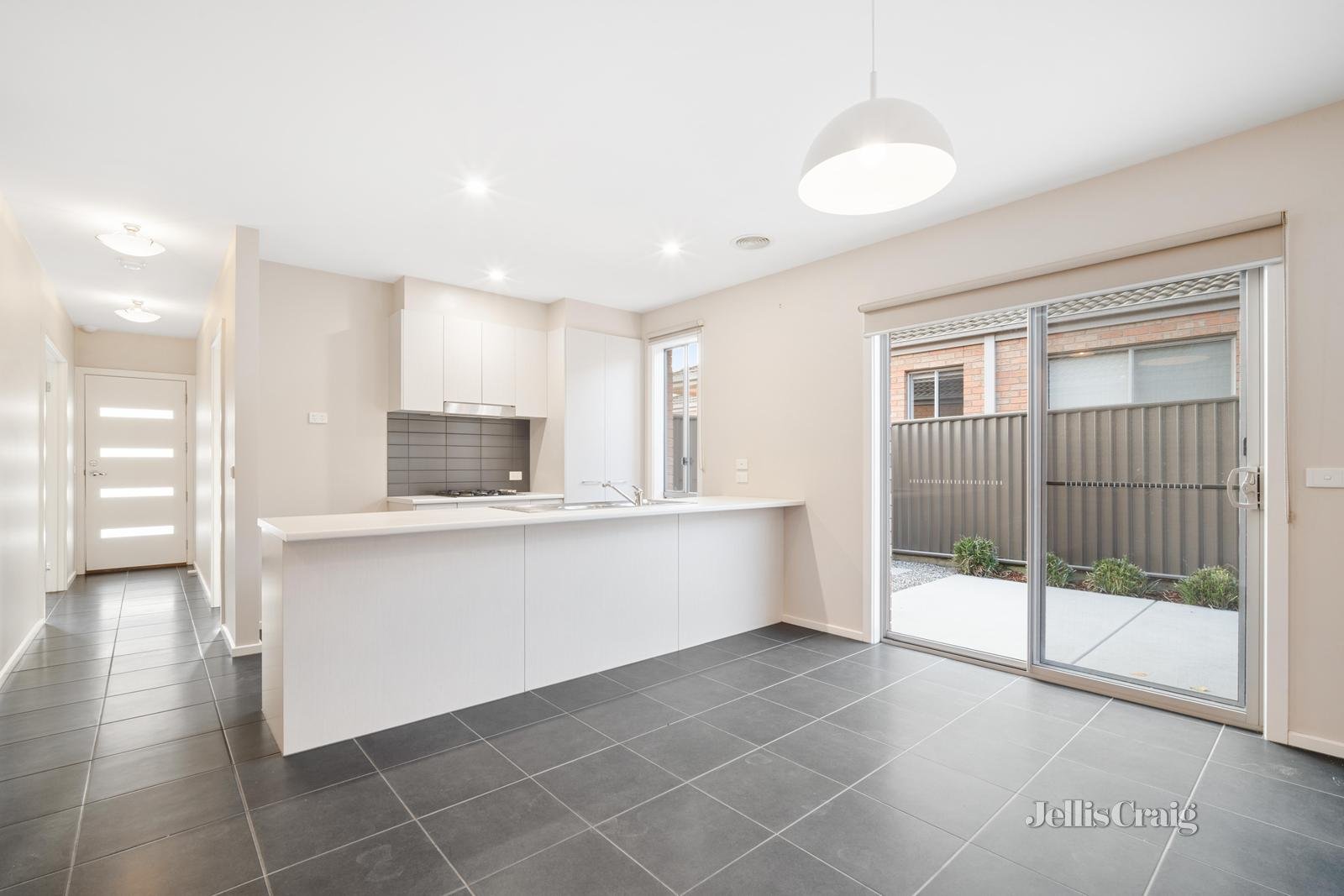 2/104 Cooke Street, Redan image 2