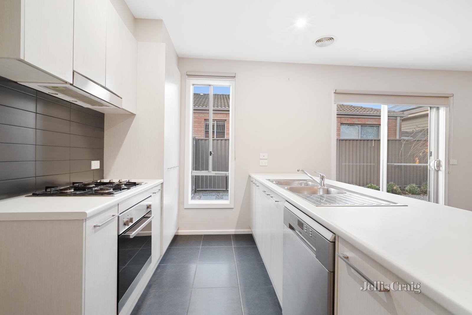 2/104 Cooke Street, Redan image 3
