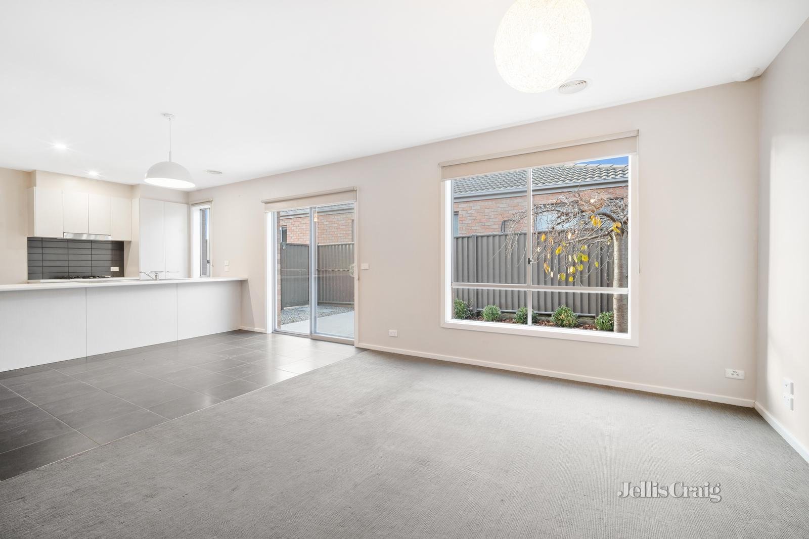 2/104 Cooke Street, Redan image 5