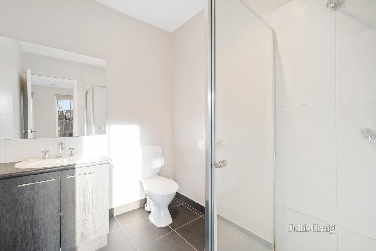 2/104 Cooke Street, Redan image 7