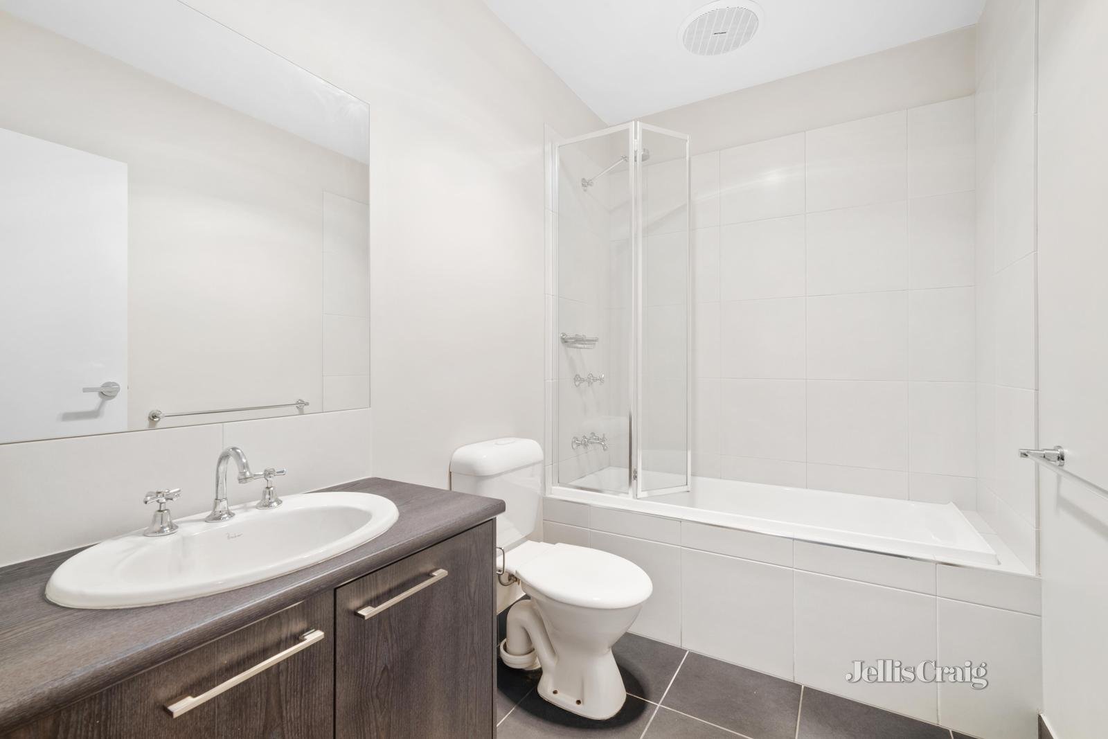2/104 Cooke Street, Redan image 10