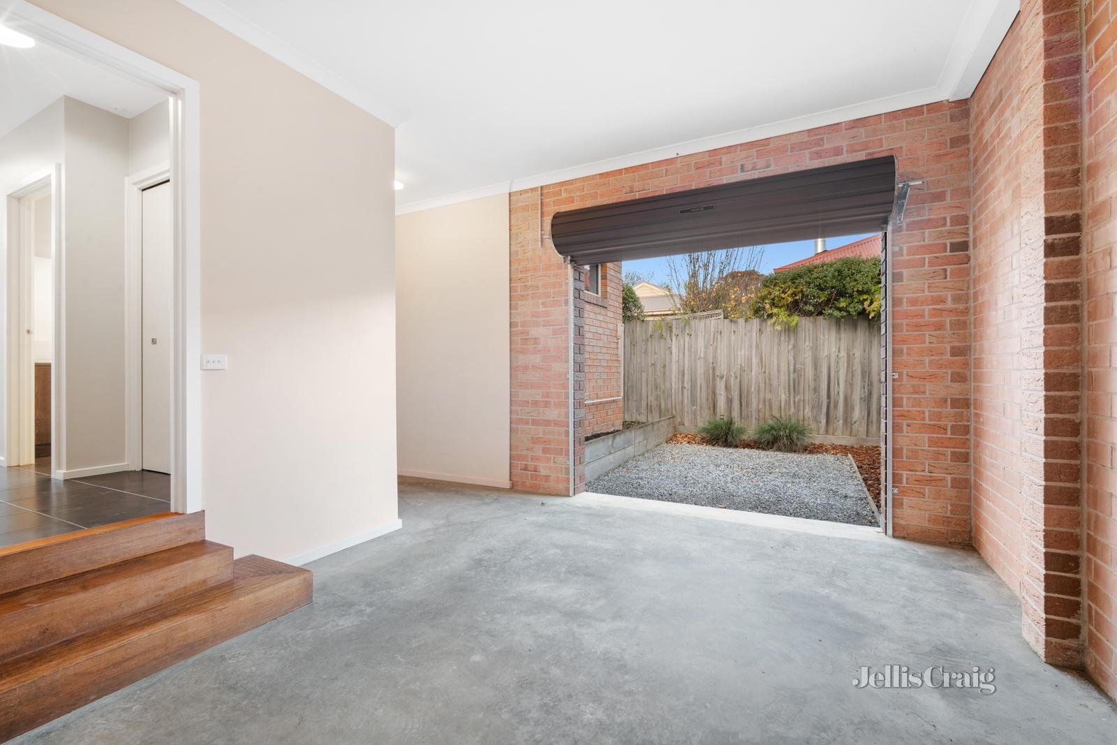 2/104 Cooke Street, Redan image 11