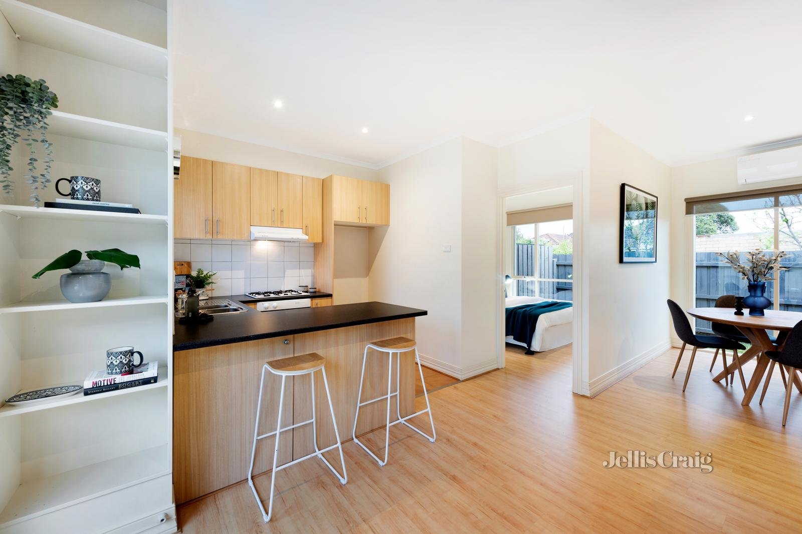 2/104 Parkmore Road, Bentleigh East image 7