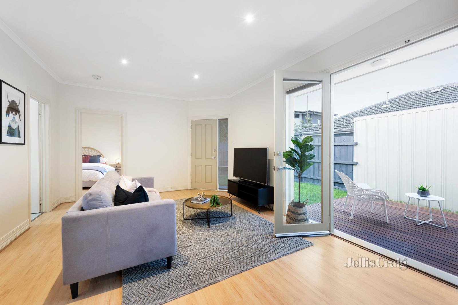 2/104 Parkmore Road, Bentleigh East image 9