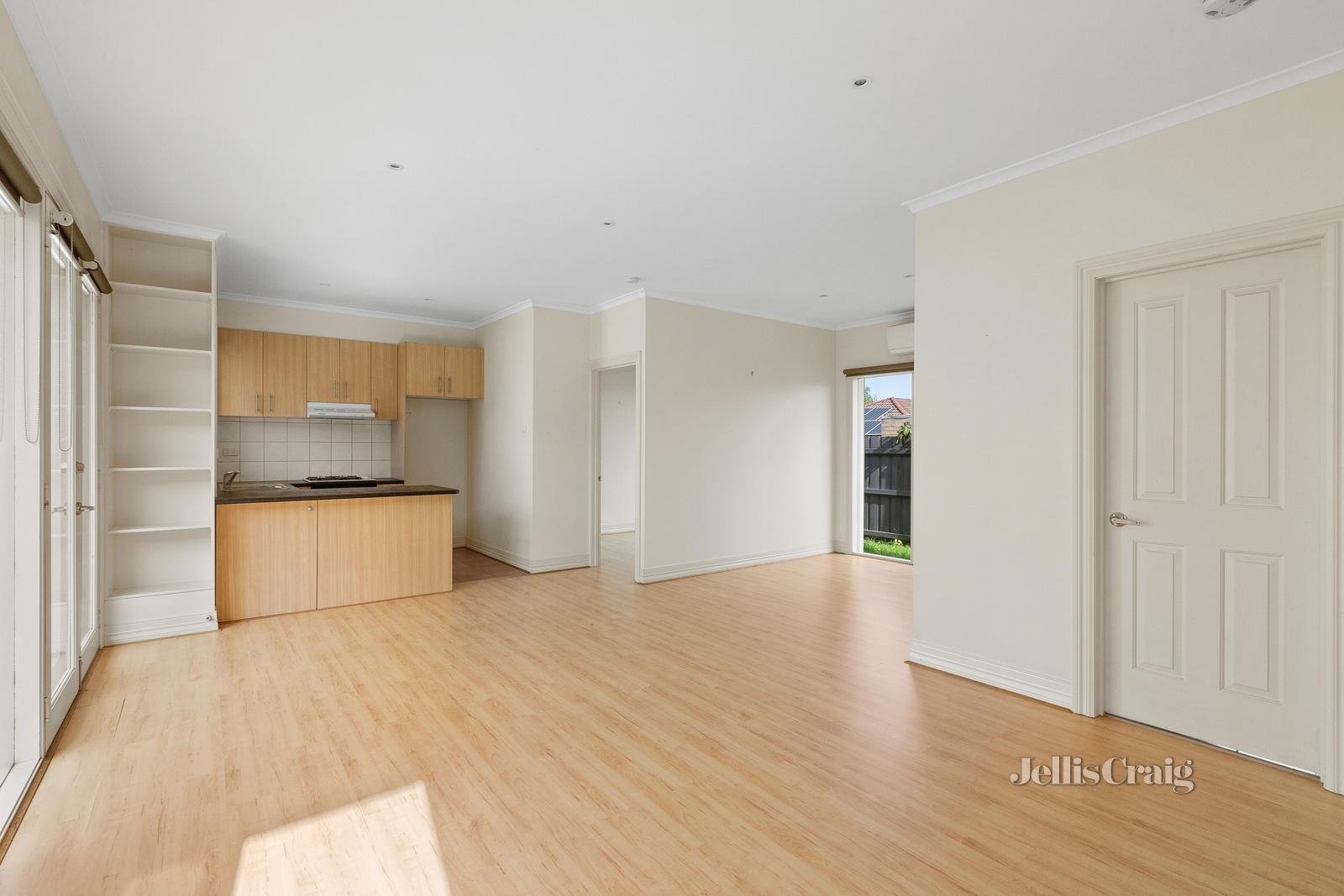 2/104 Parkmore Road, Bentleigh East image 3