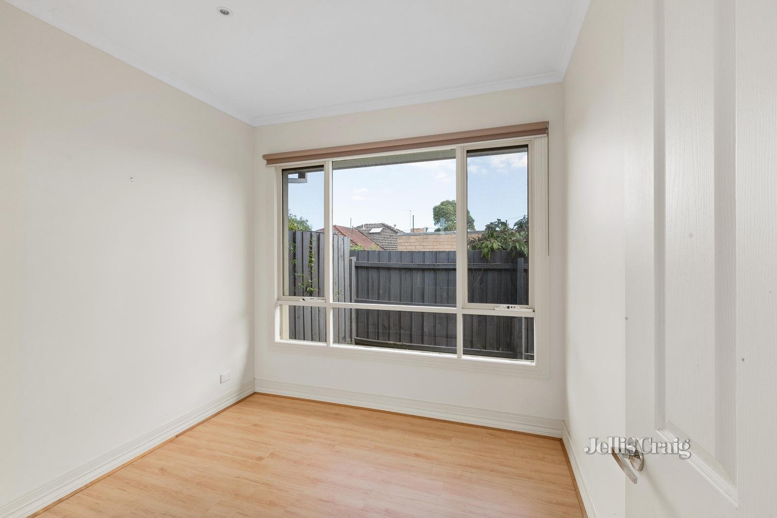 2/104 Parkmore Road, Bentleigh East image 6