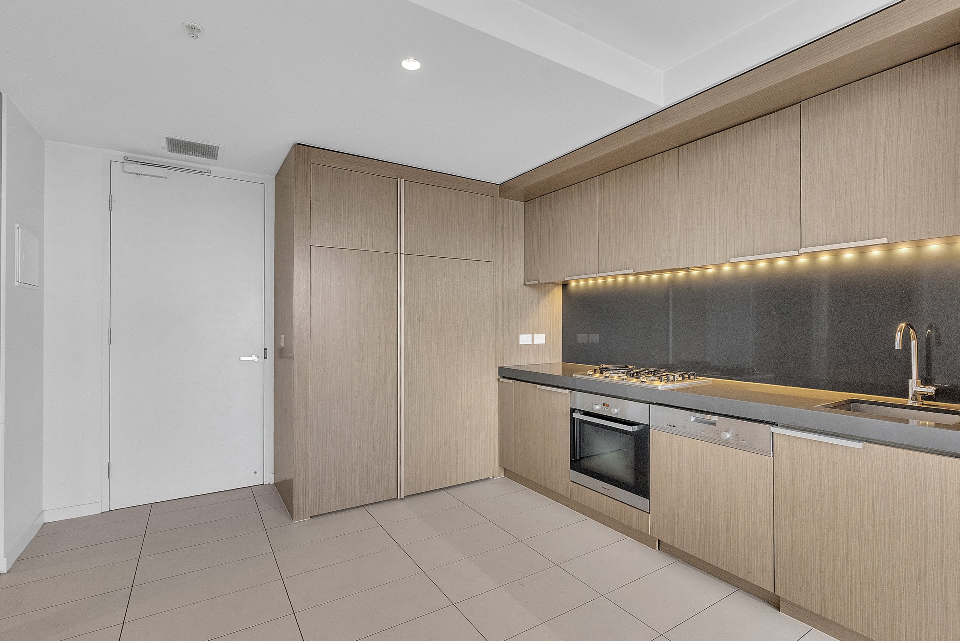 2104 / 50 Albert Road South Melbourne
