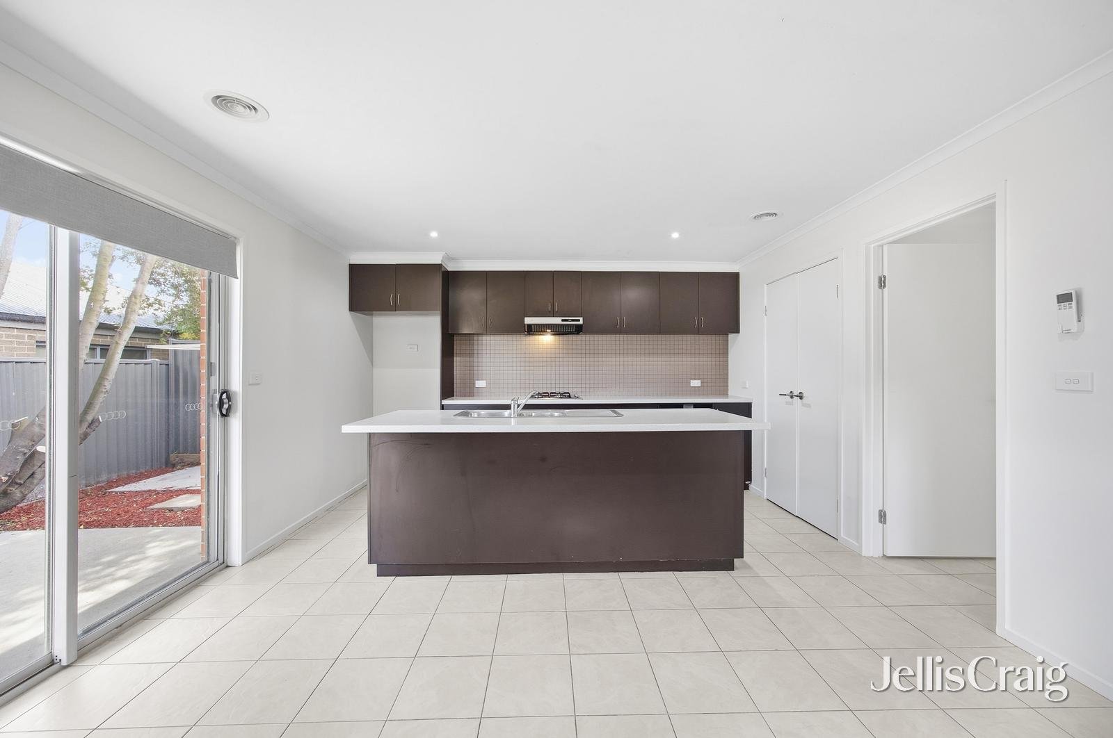 2/105 Yarrowee Street, Sebastopol image 2