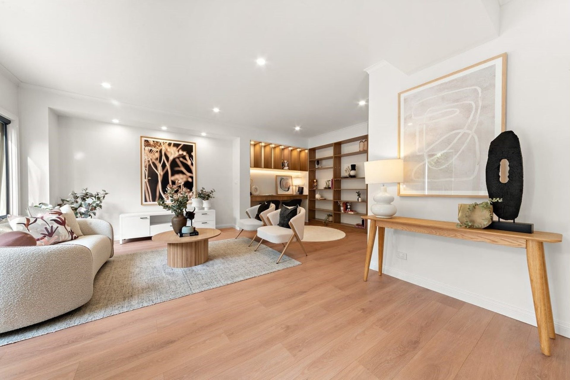 2/1053 Doncaster Road, Doncaster East image 2