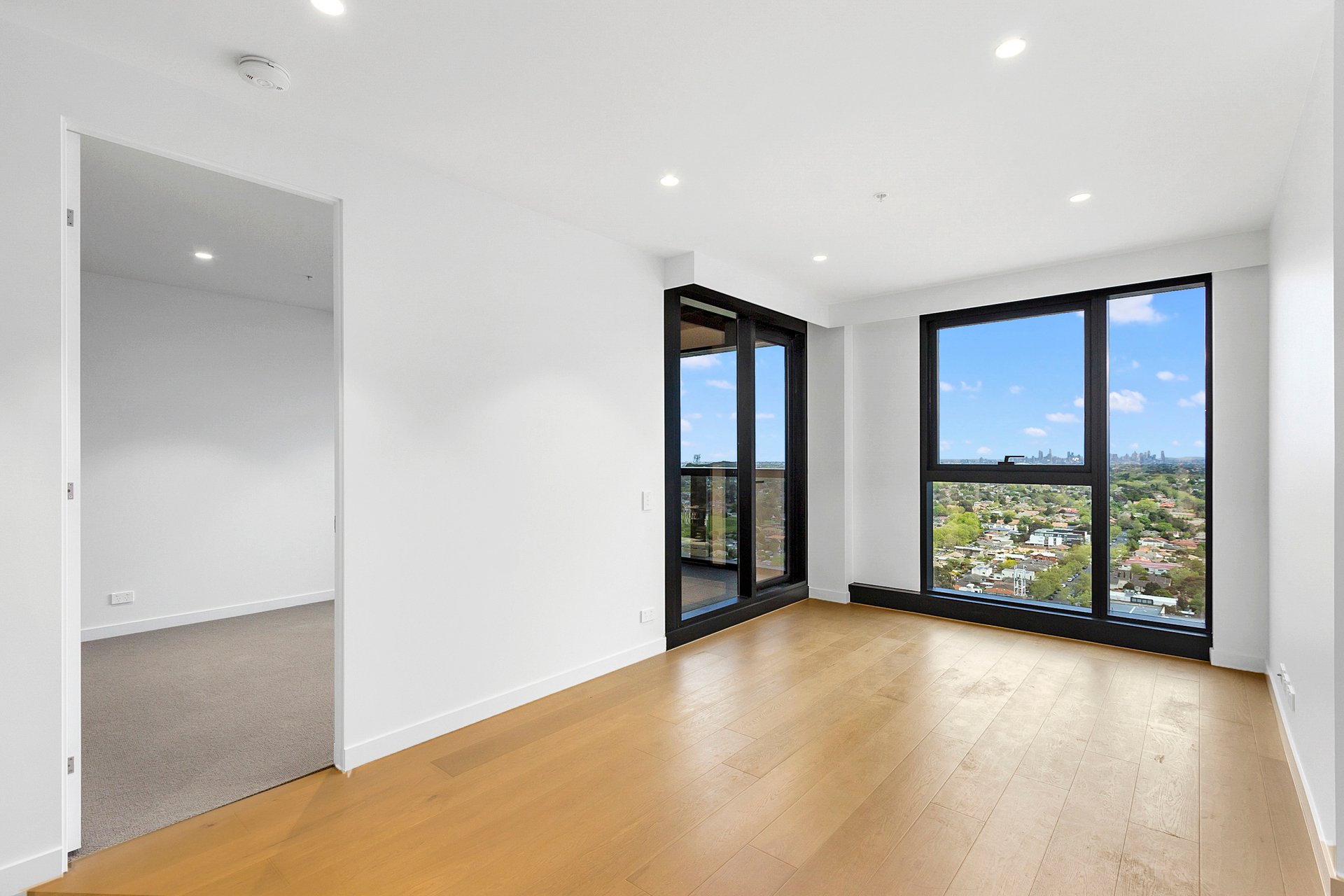 2105/545 Station Street, Box&nbsp;Hill image 1