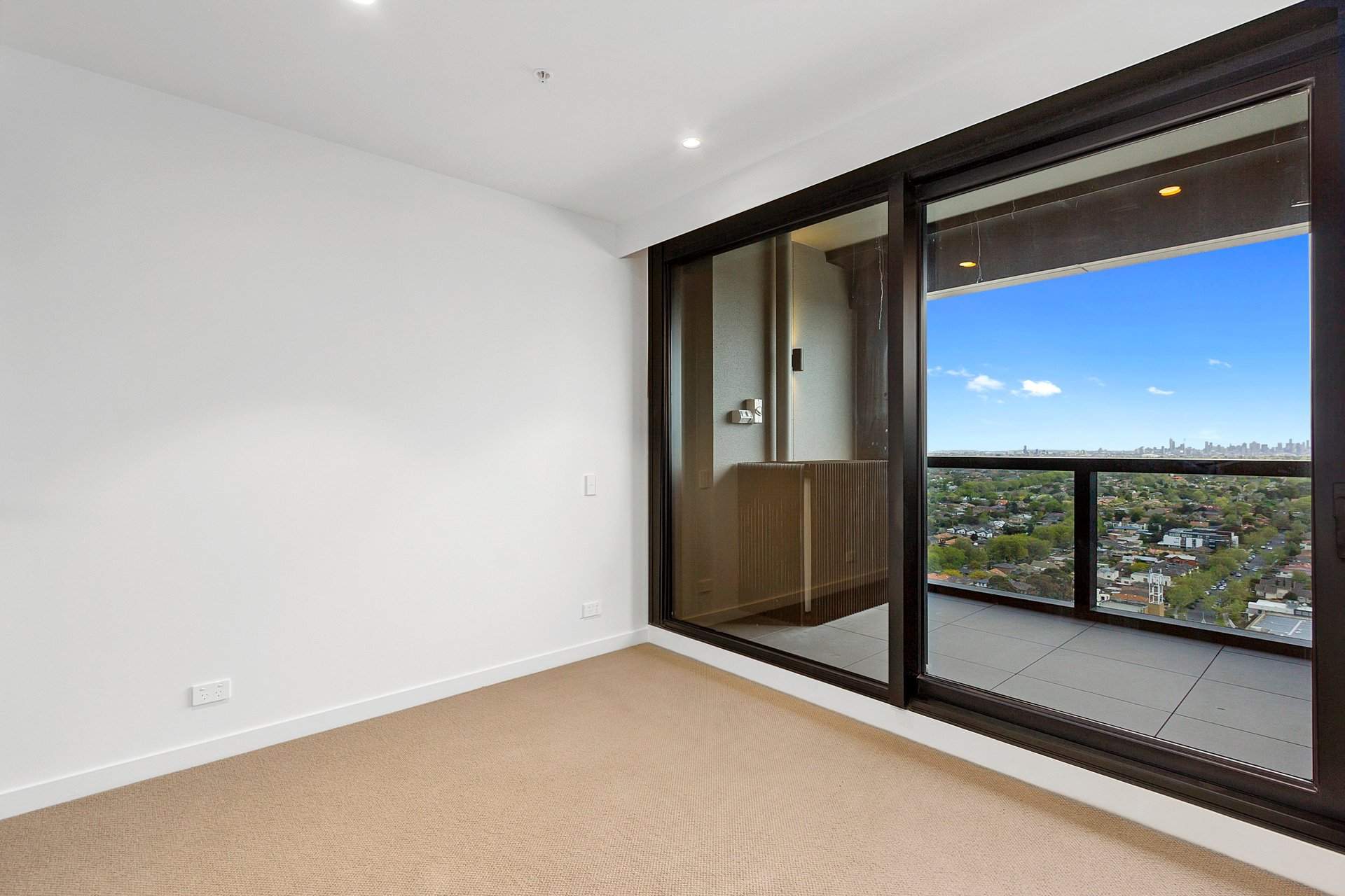 2105/545 Station Street, Box&nbsp;Hill image 2