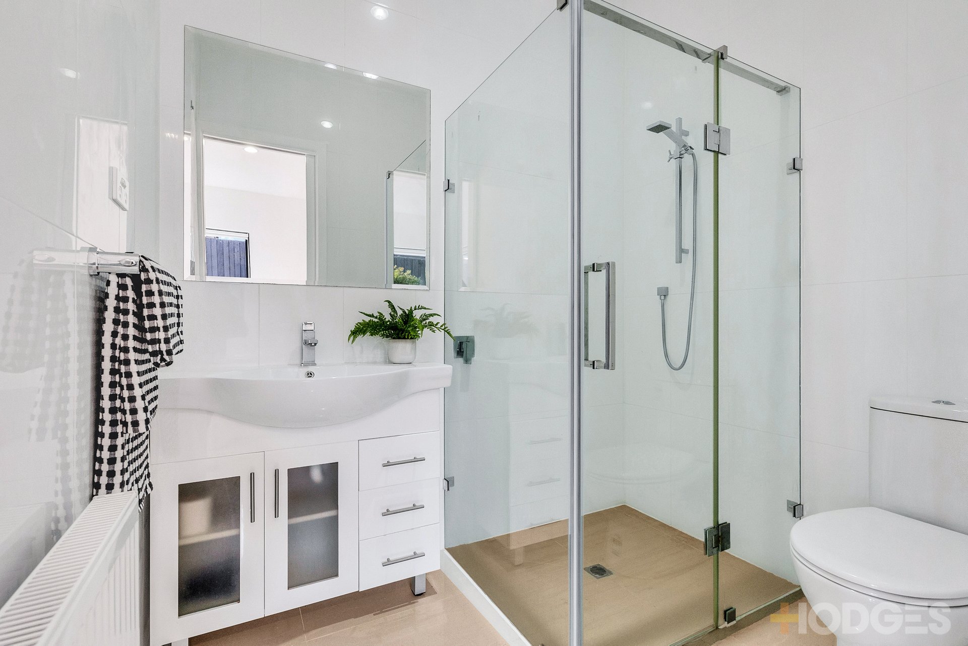 2 / 105a Wickham Road Hampton East