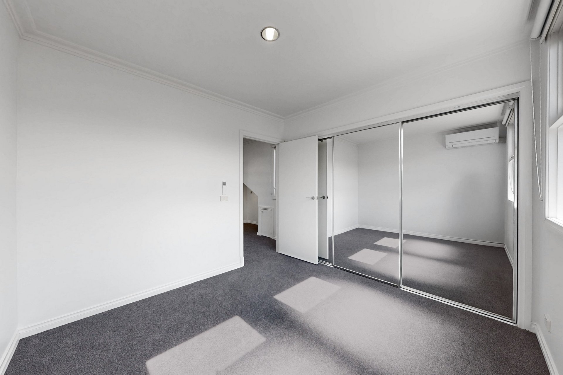 2/106 Graham Street, Port Melbourne image 8