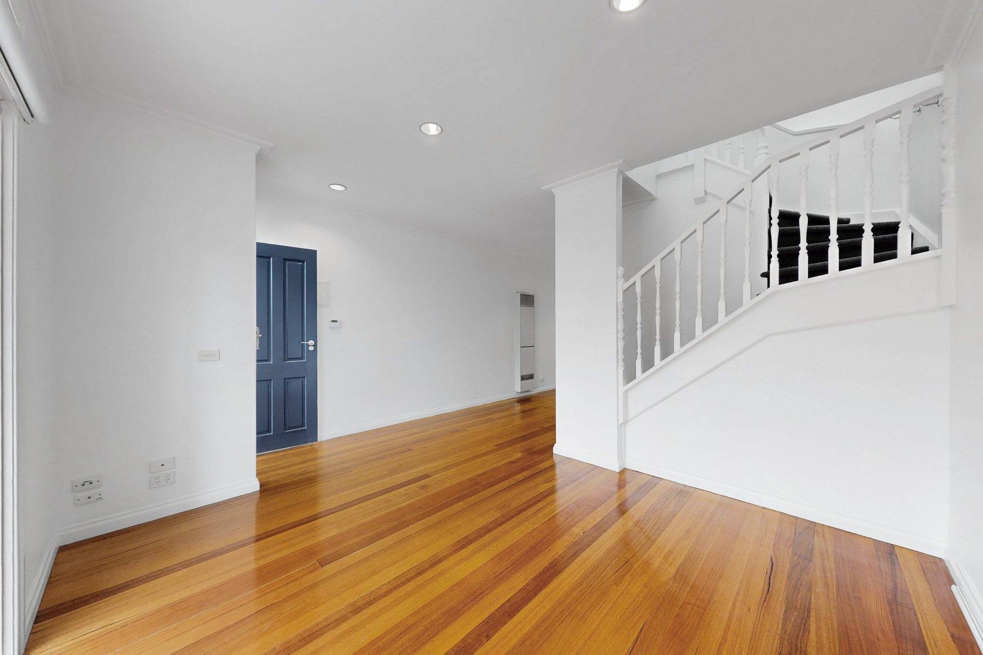 2/106 Graham Street, Port Melbourne image 2
