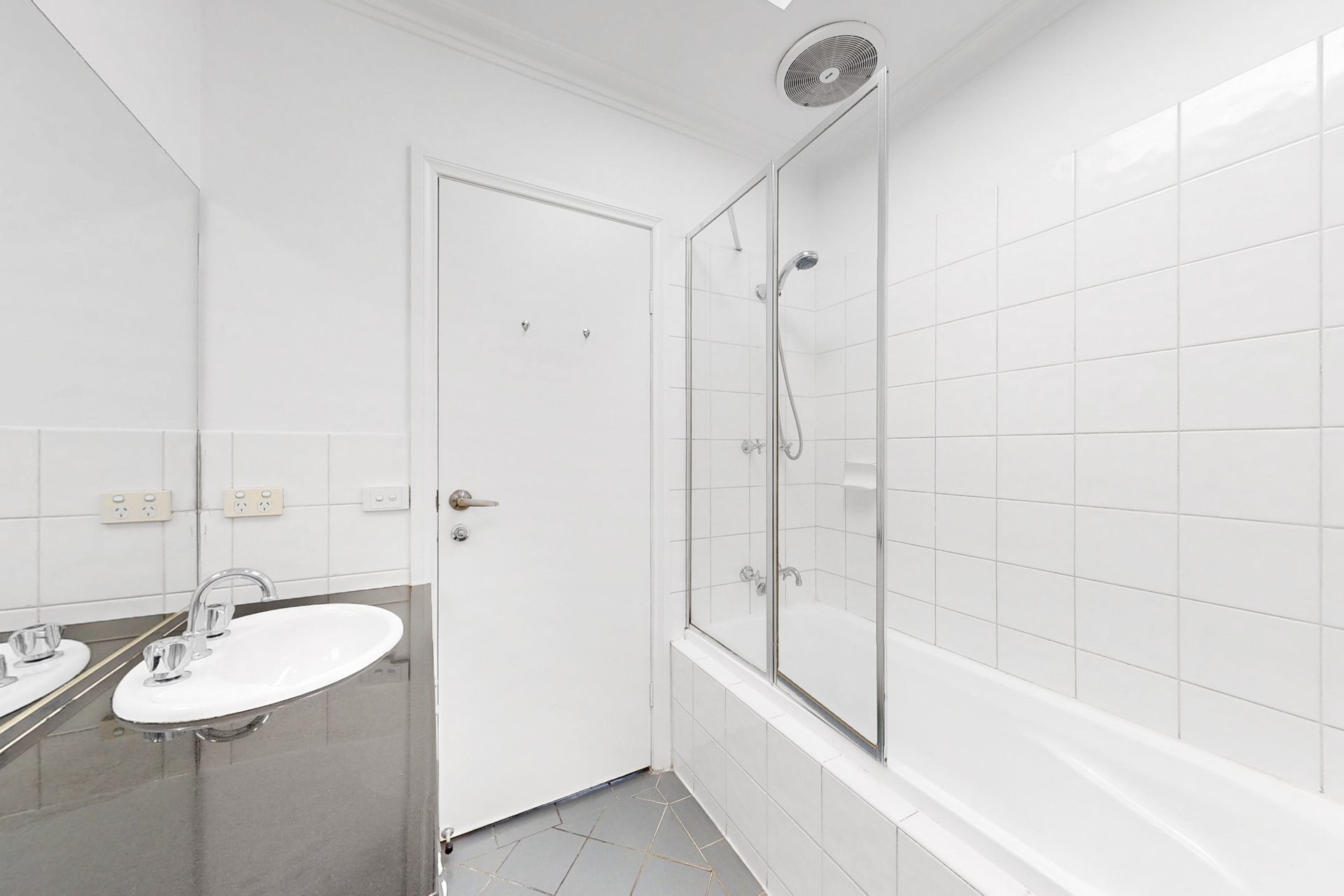 2/106 Graham Street, Port Melbourne image 12