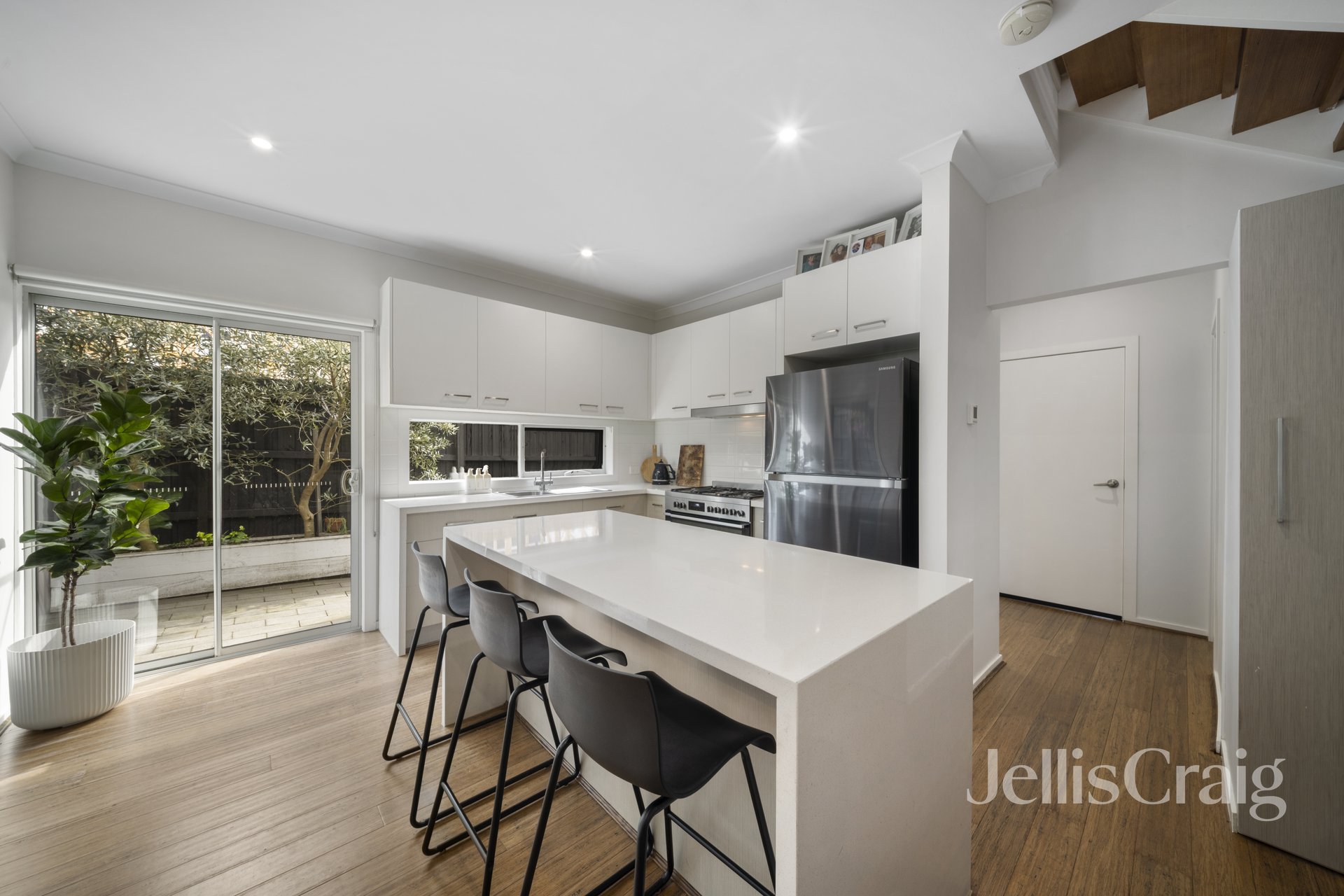 2/106 Station Street, Aspendale image 3