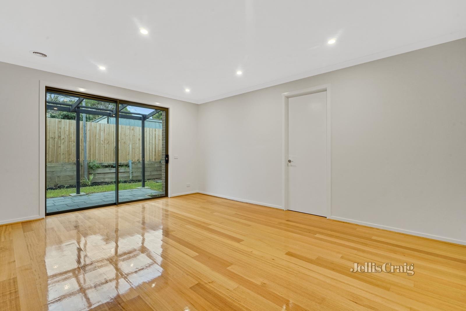 2/106 Wantirna Road, Ringwood image 4