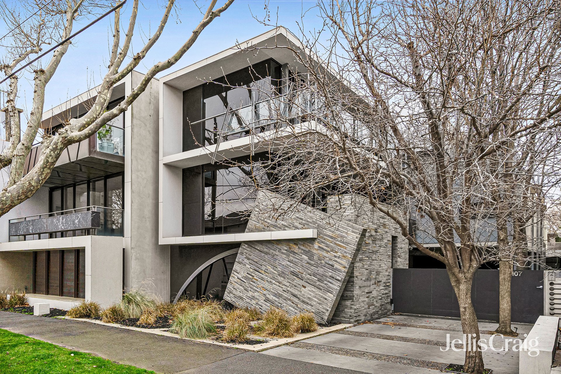 2/107 Addison Street, Elwood image 1