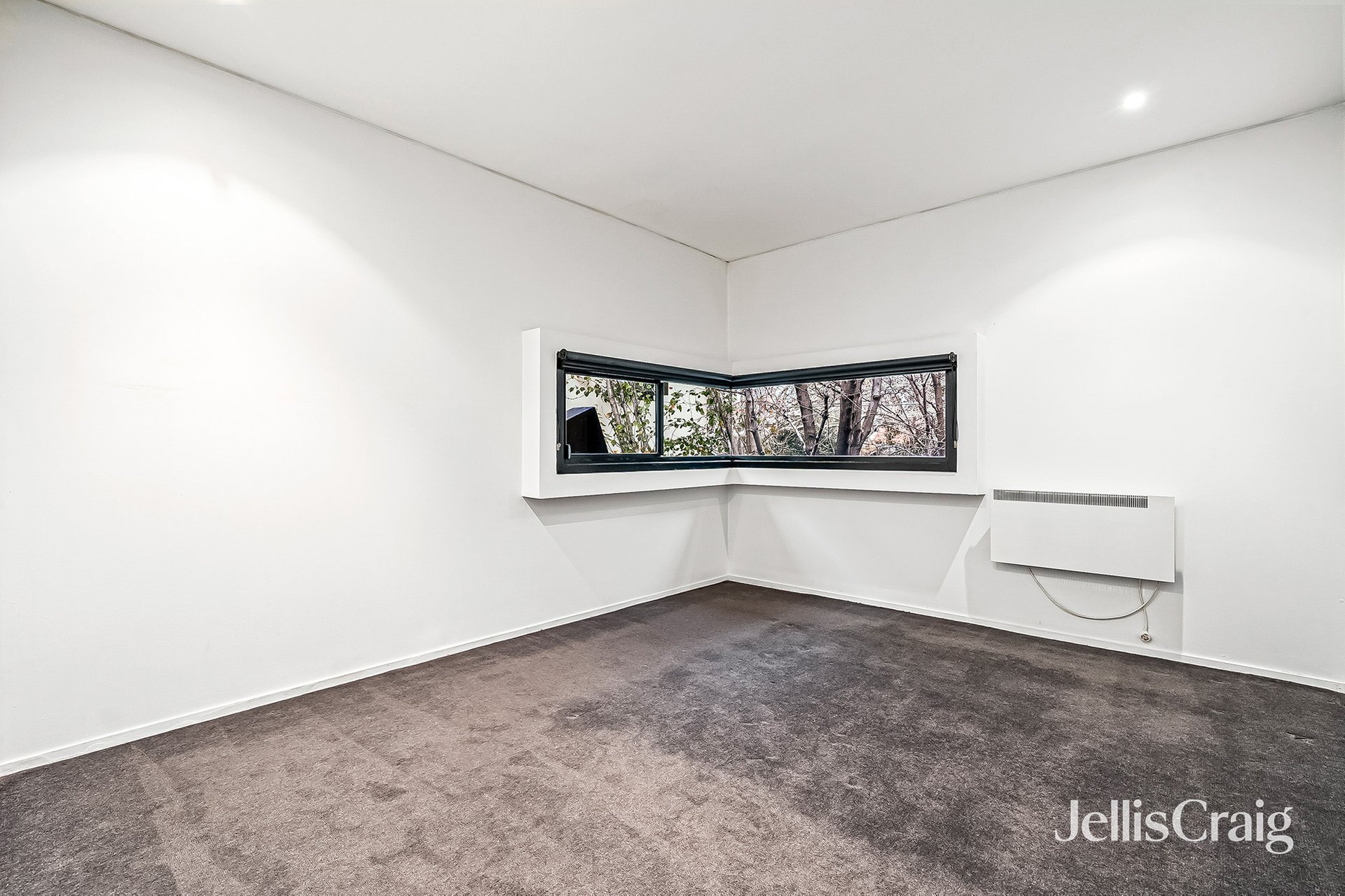 2/107 Addison Street, Elwood image 2