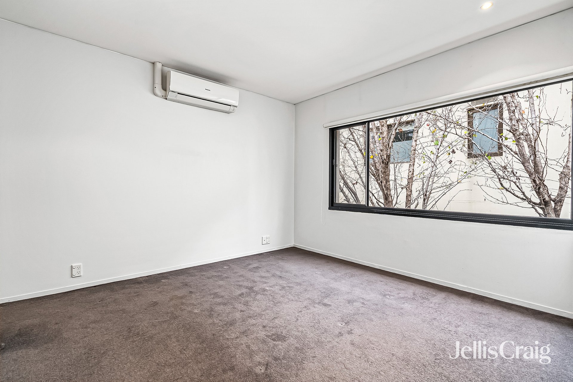 2/107 Addison Street, Elwood image 3