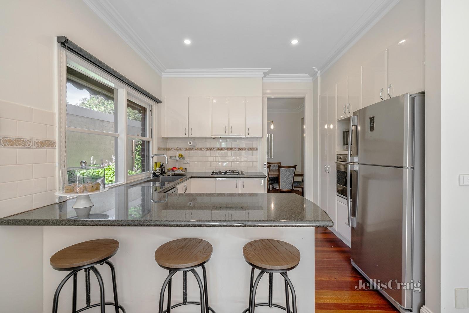 2/107 Wattle Valley Road, Camberwell image 3