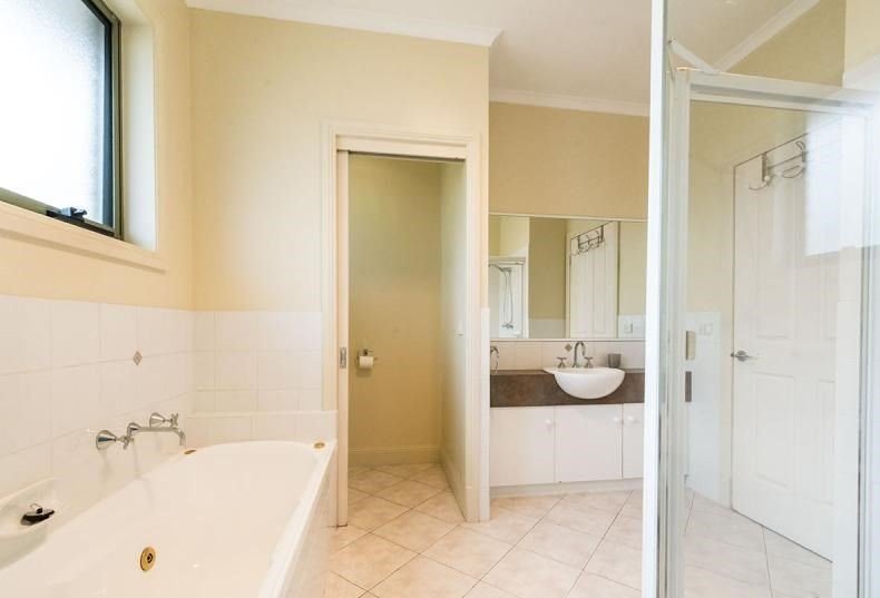 2/108 Brewer Road, Bentleigh image 5