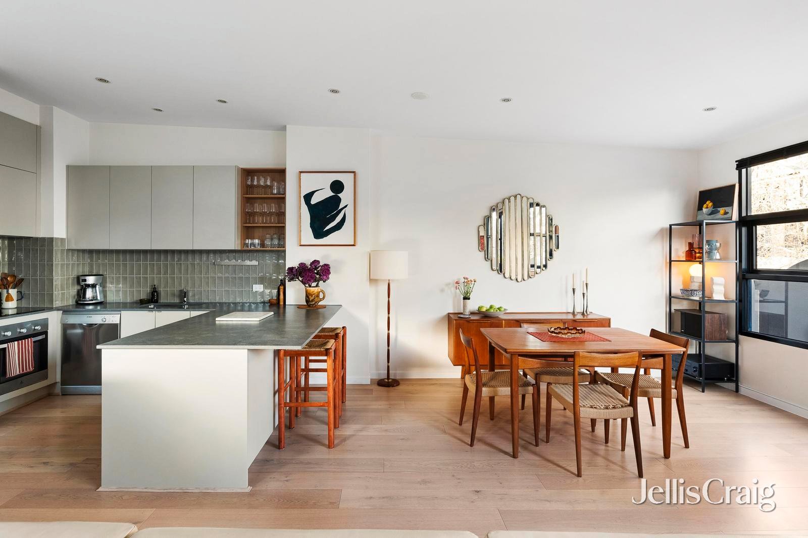 2/108 Cambridge Street, Collingwood image 3
