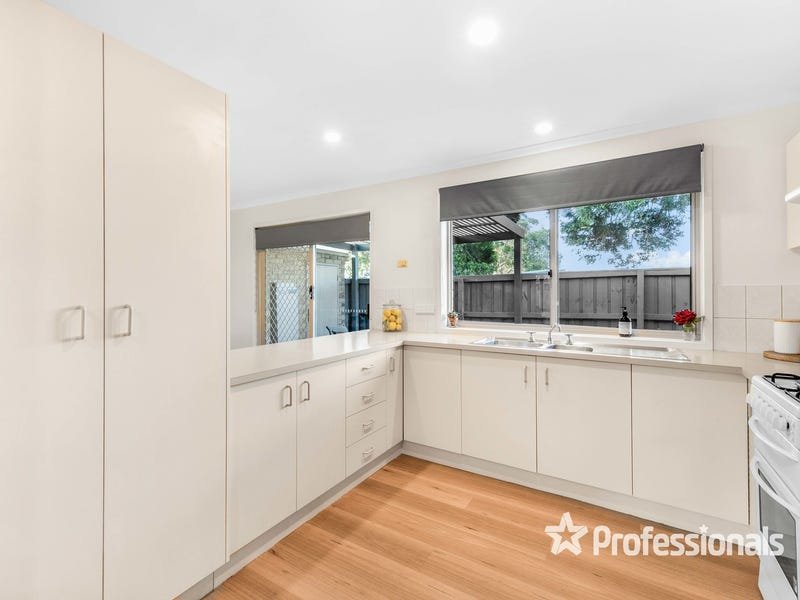 2/109 Colchester Road, Kilsyth image 6