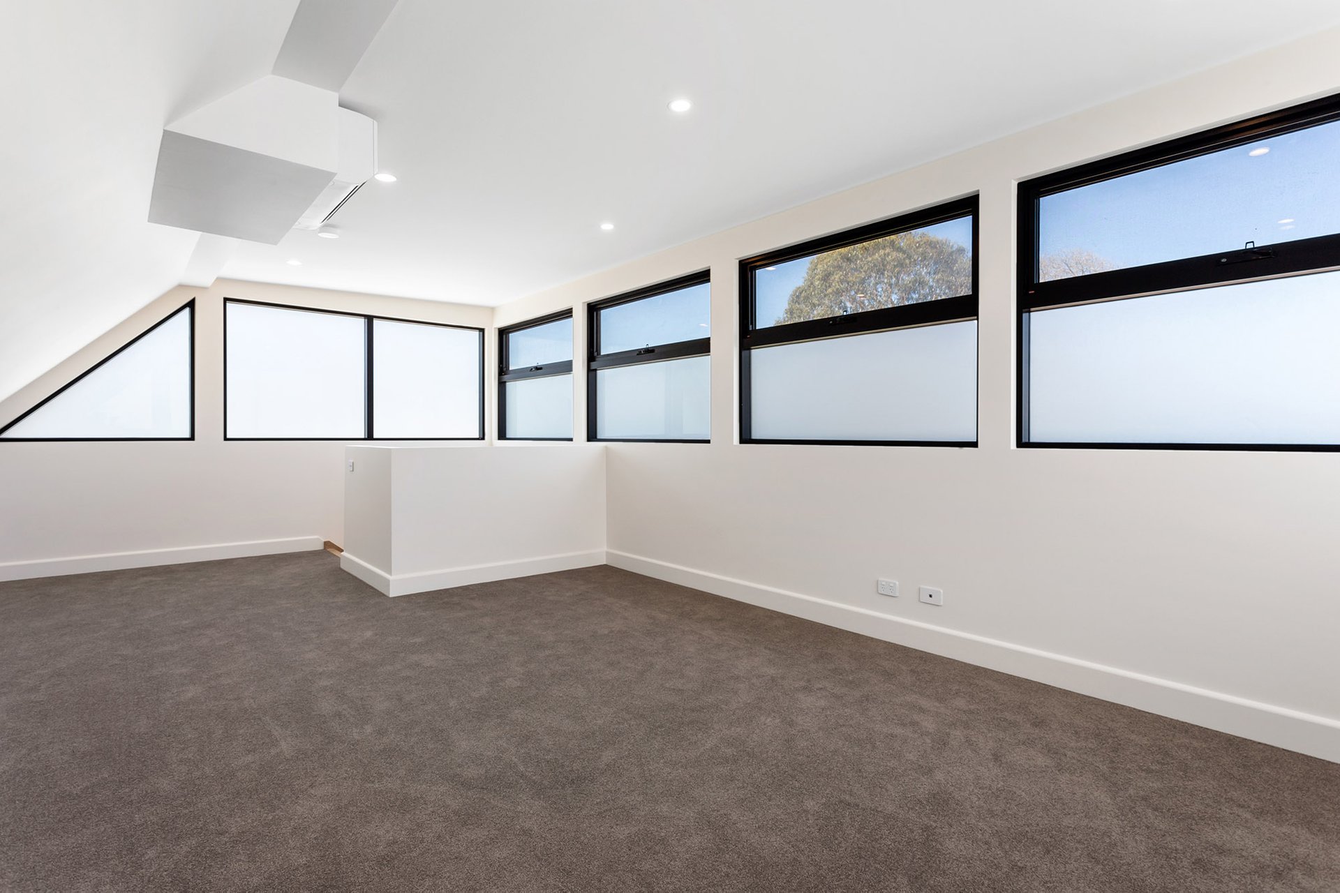 2/109 Collins Street, Mentone image 6