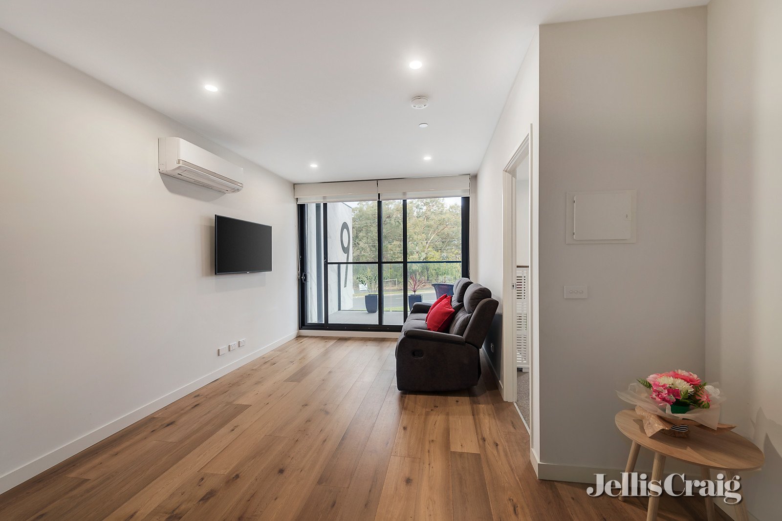 210/9 Red Hill Terrace, Doncaster East image 2