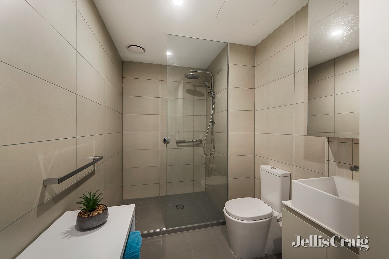 210/9 Red Hill Terrace, Doncaster East image 3