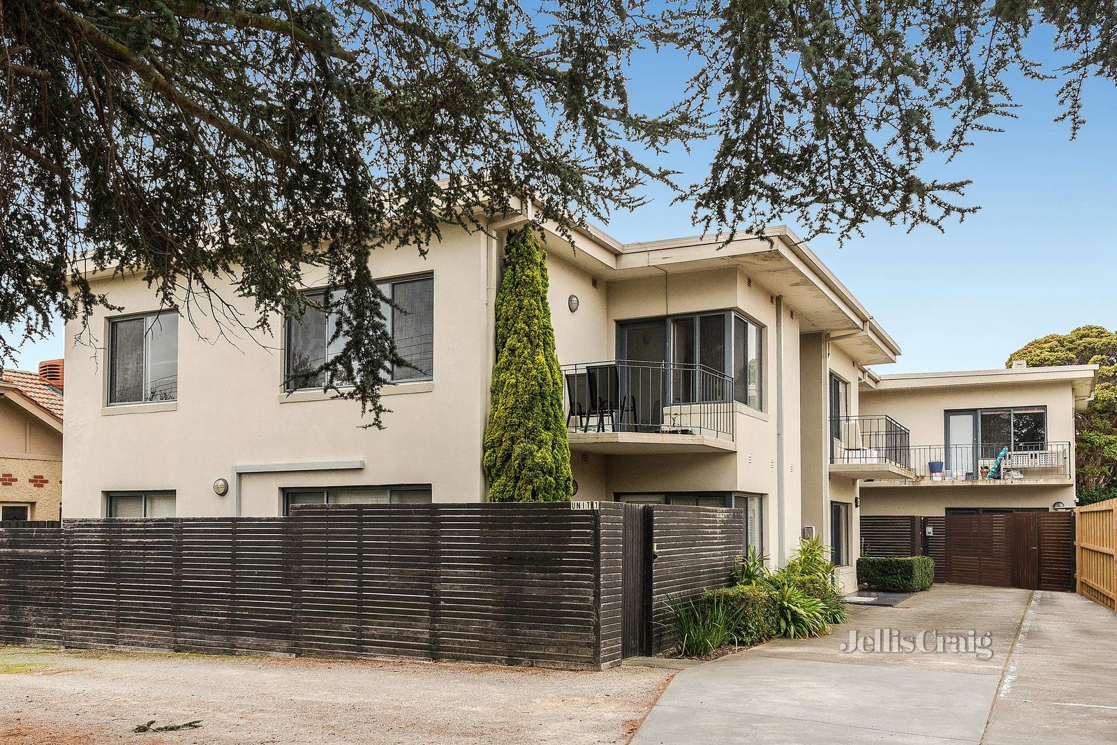 2/10A Eddys Grove, Bentleigh image 1