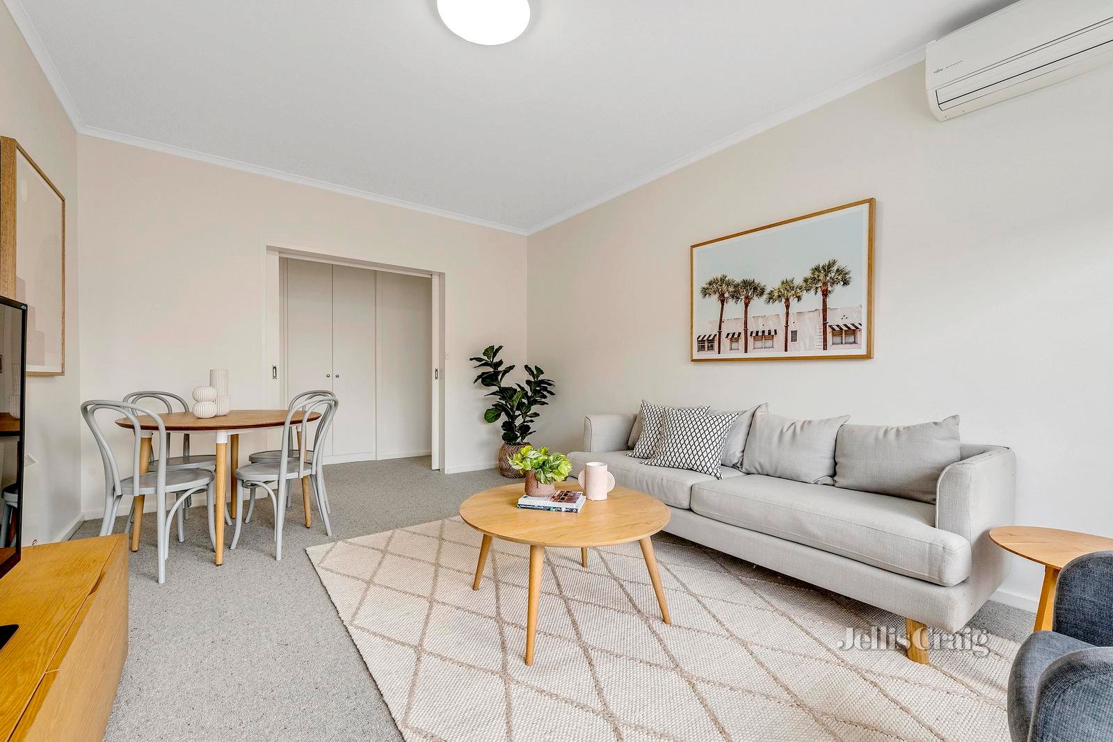 2/10A Eddys Grove, Bentleigh image 2