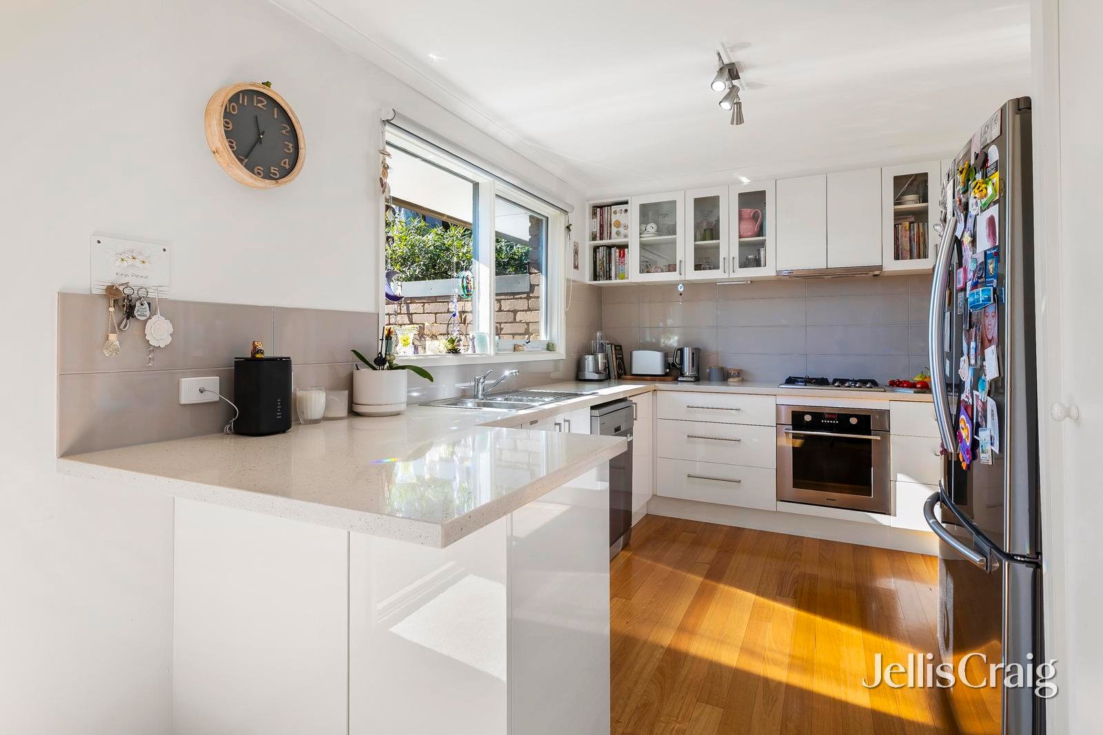 2/11-13 Bayview Road, Mornington image 3