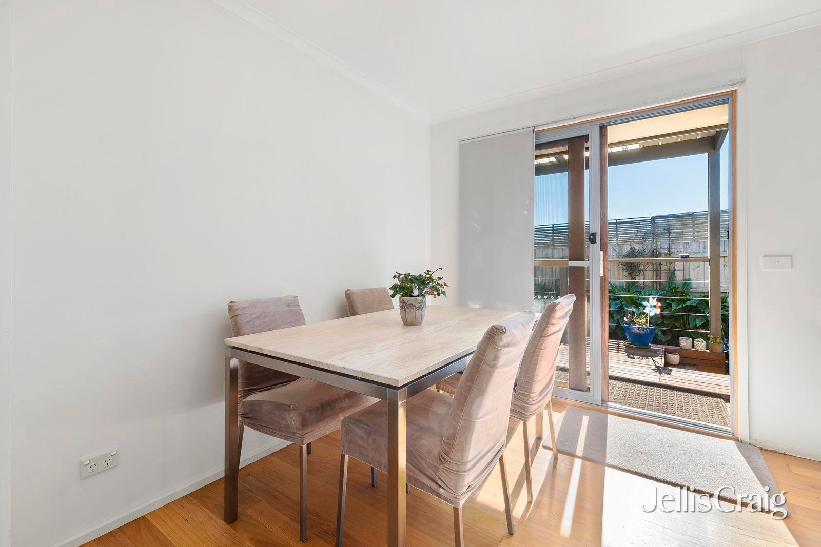 2/11-13 Bayview Road, Mornington image 5