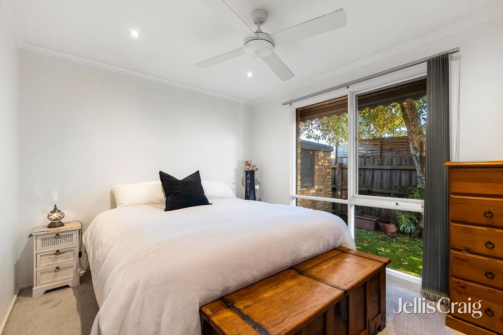 2/11-13 Bayview Road, Mornington image 9