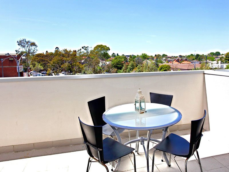 21/1-3 Carre Street, Elsternwick image 1