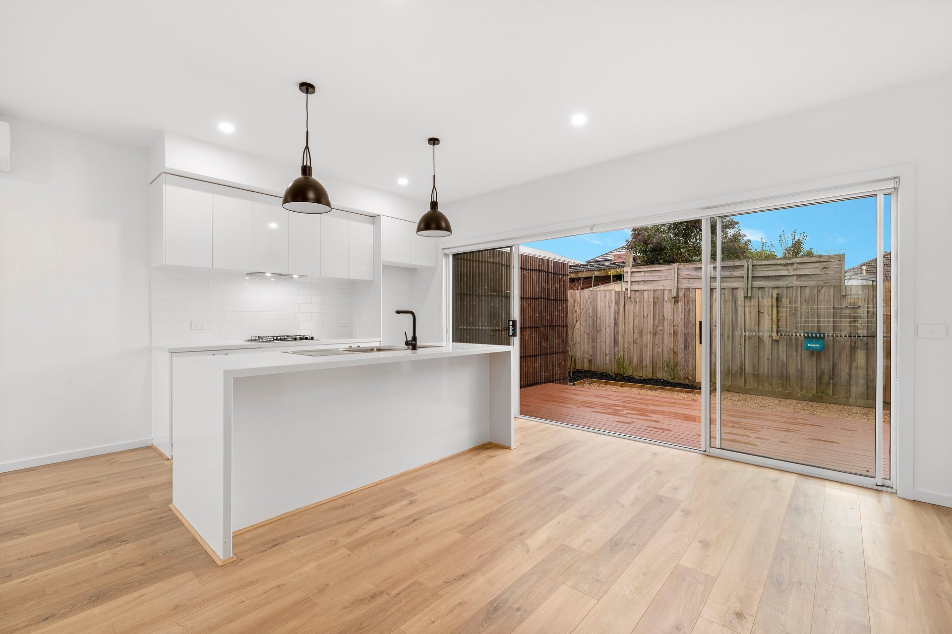 2/11 Acheron Avenue, Reservoir image 2