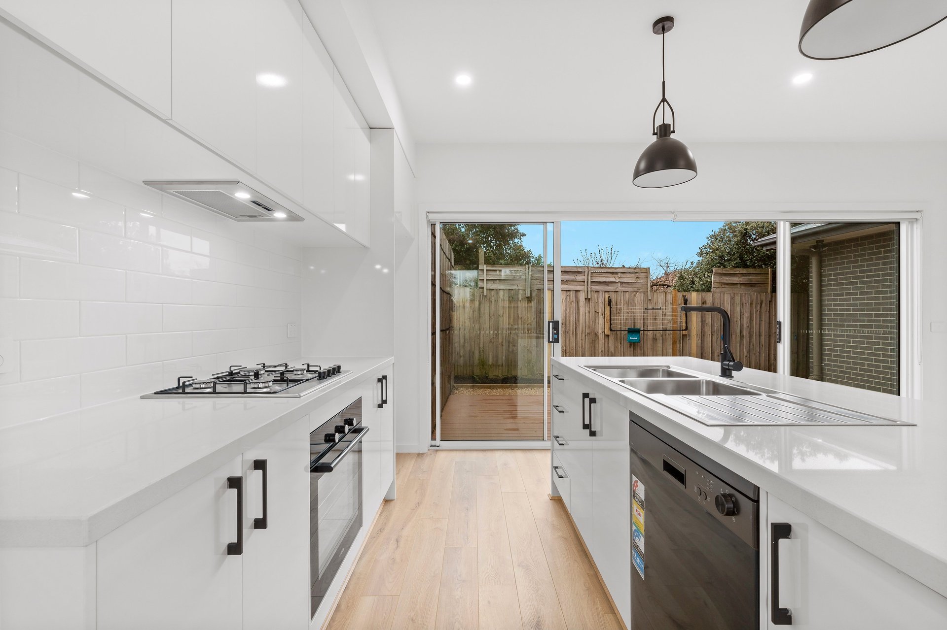 2/11 Acheron Avenue, Reservoir image 3
