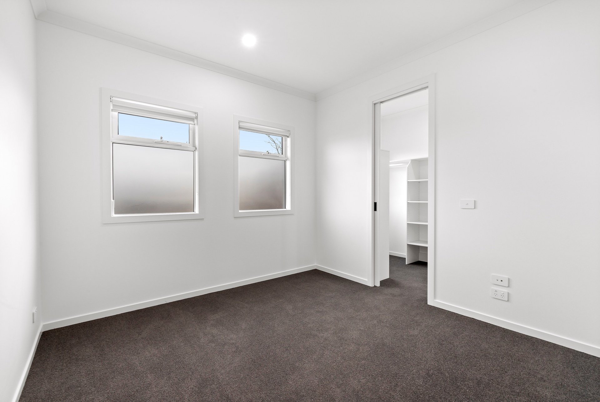 2/11 Acheron Avenue, Reservoir image 4